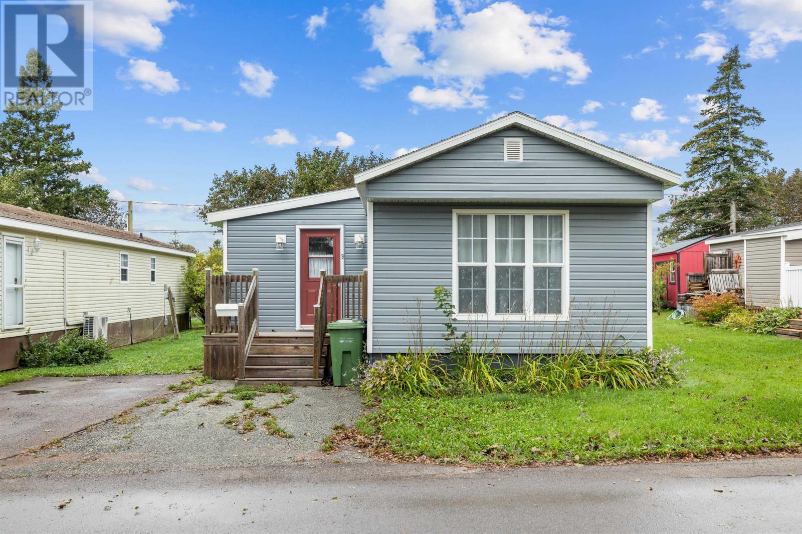 9 Linkletter Estates Property Photo 1