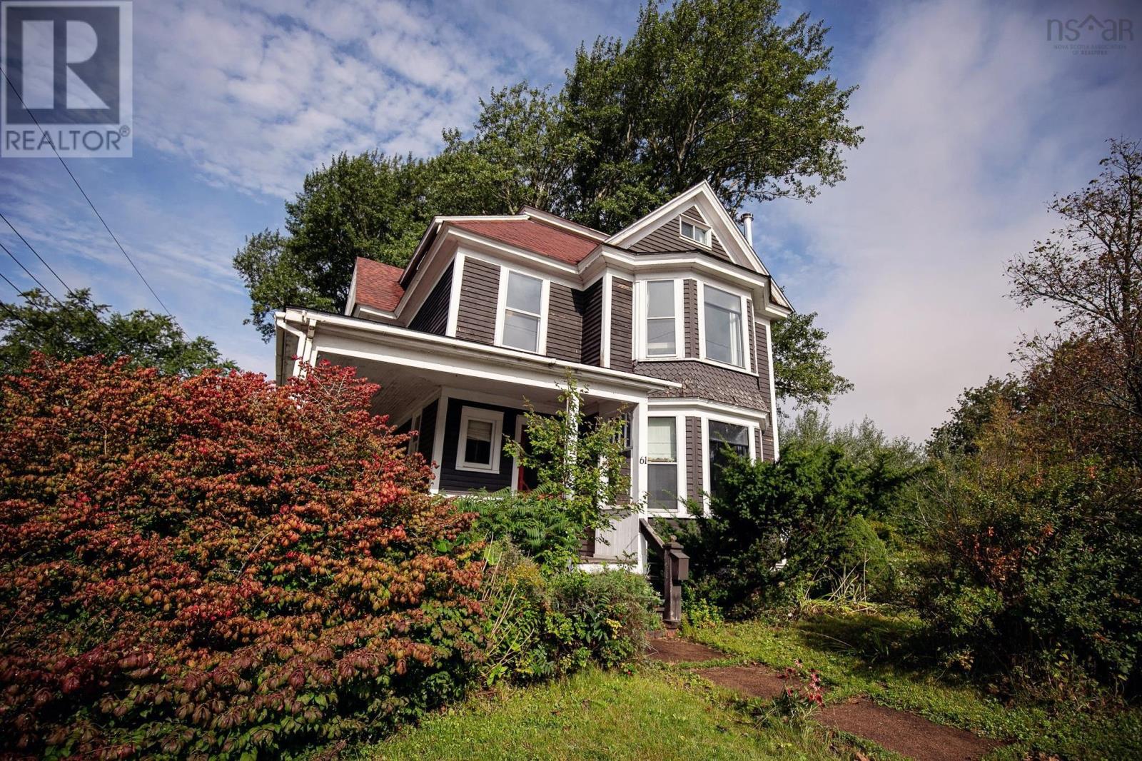 61 Victoria Street W Property Photo 1