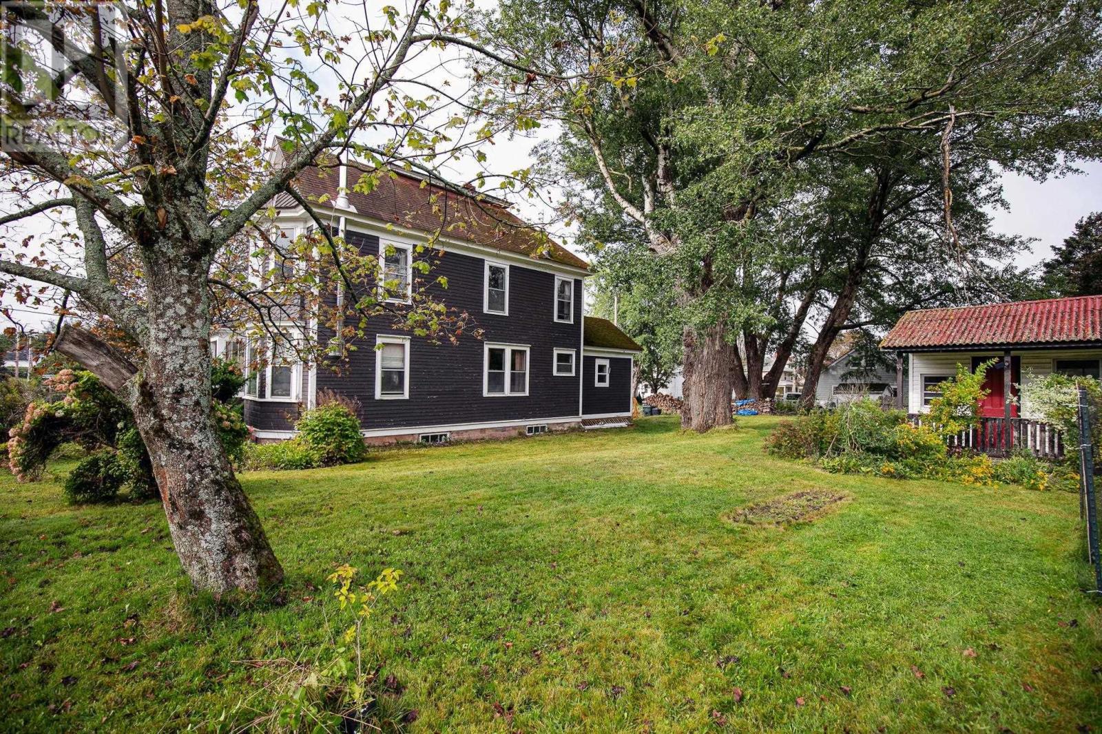 61 Victoria Street W Property Photo 4
