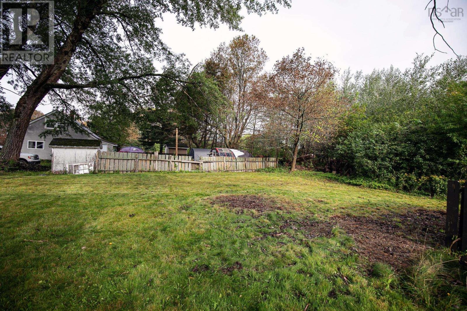 61 Victoria Street W Property Photo 8