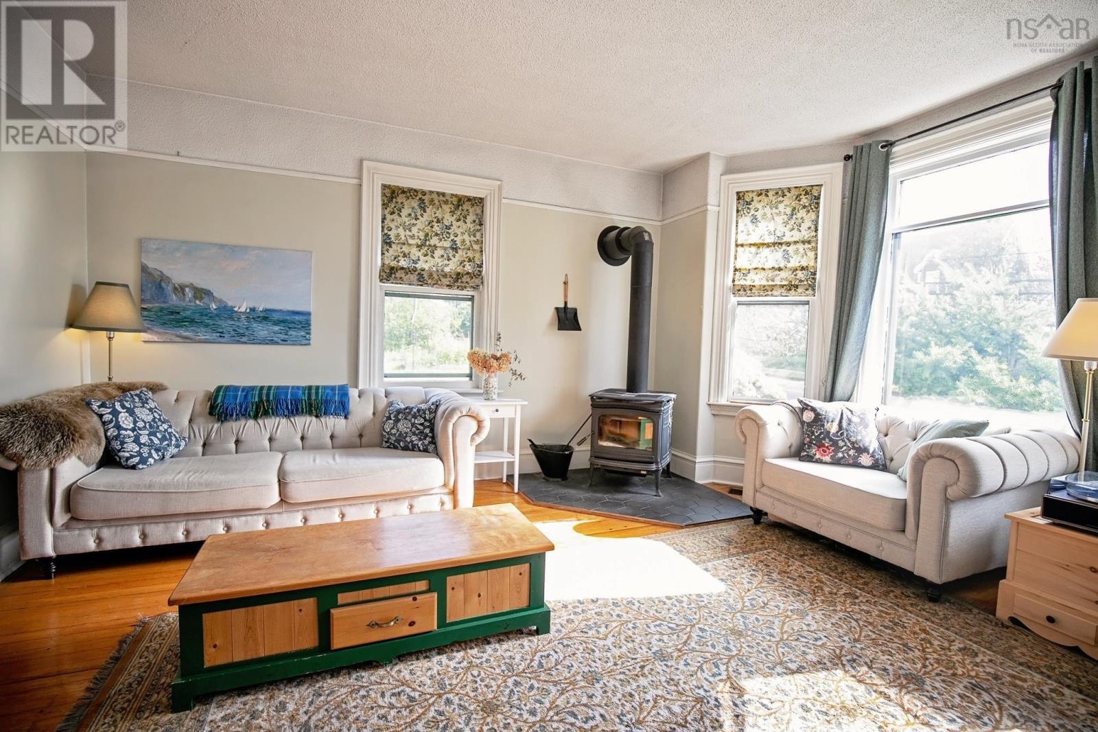 61 Victoria Street W Property Photo 15