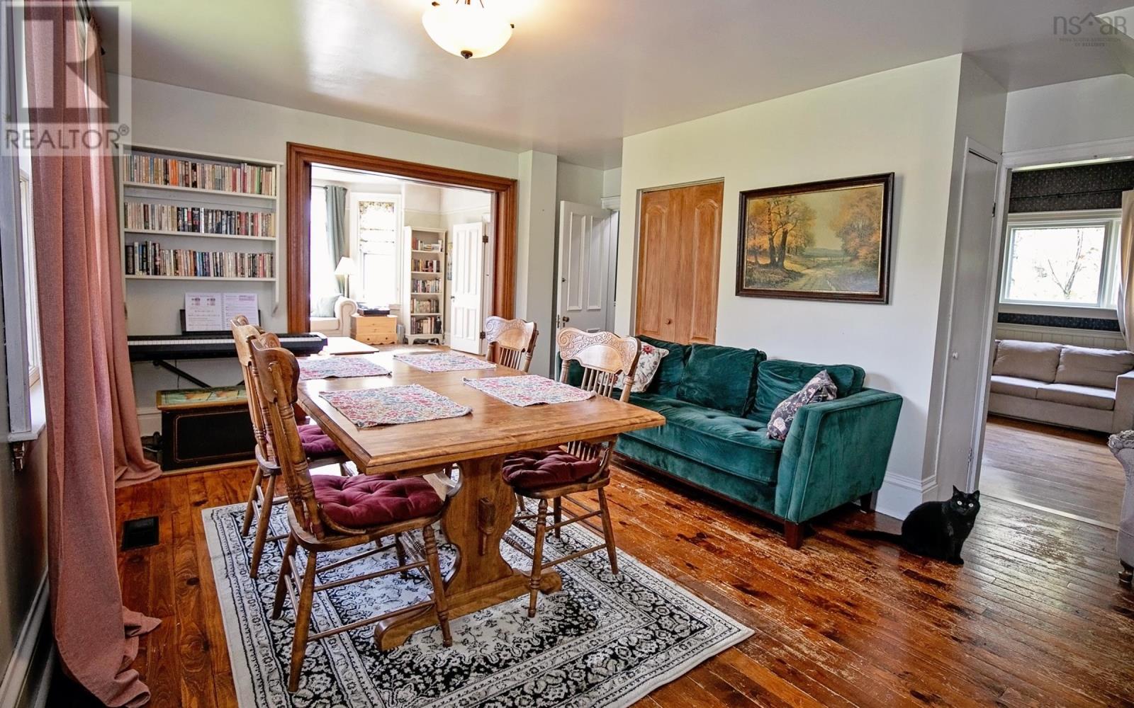 61 Victoria Street W Property Photo 18