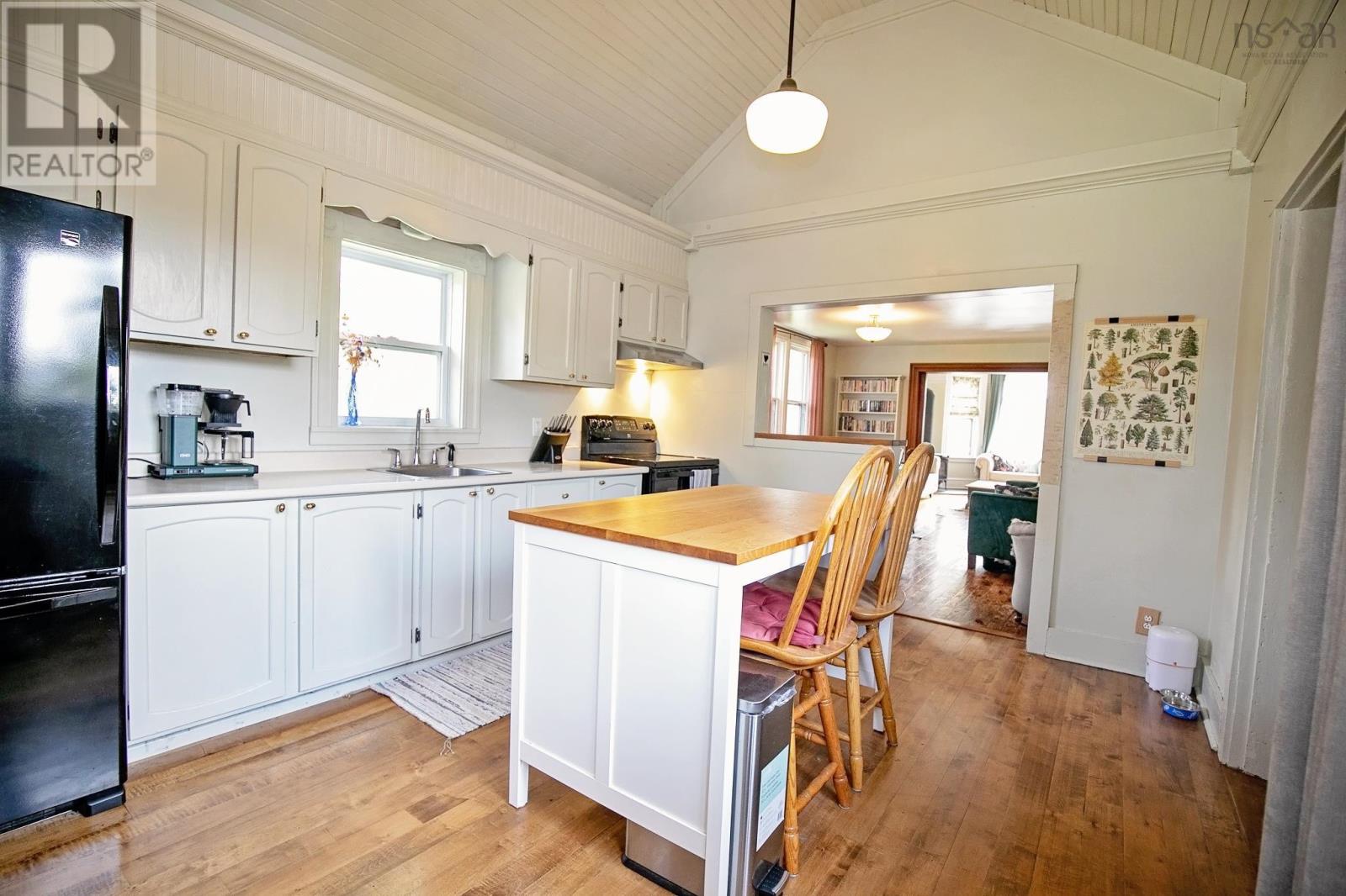 61 Victoria Street W Property Photo 19