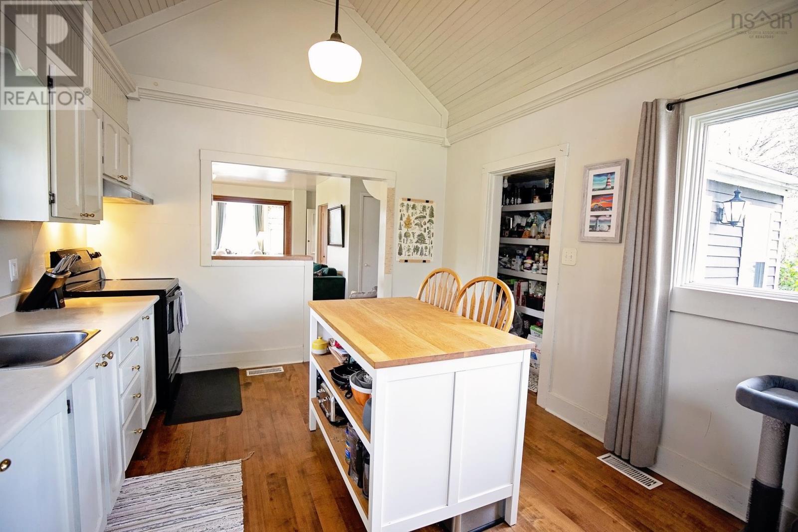 61 Victoria Street W Property Photo 20