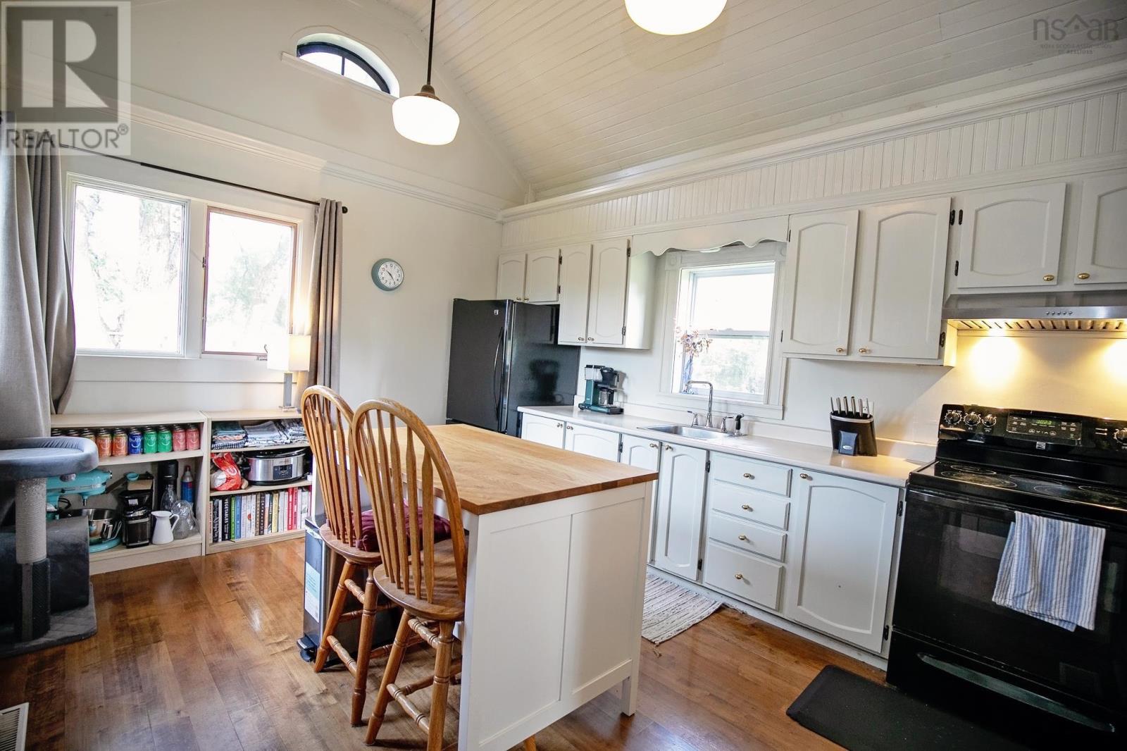 61 Victoria Street W Property Photo 21