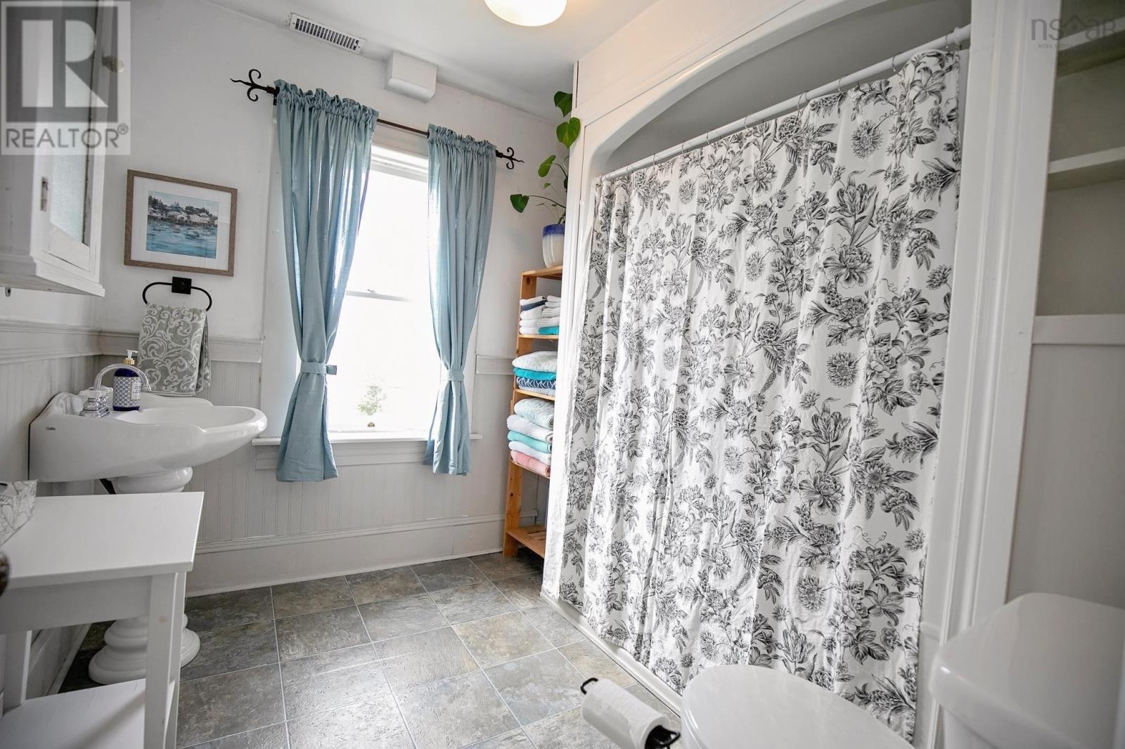 61 Victoria Street W Property Photo 29