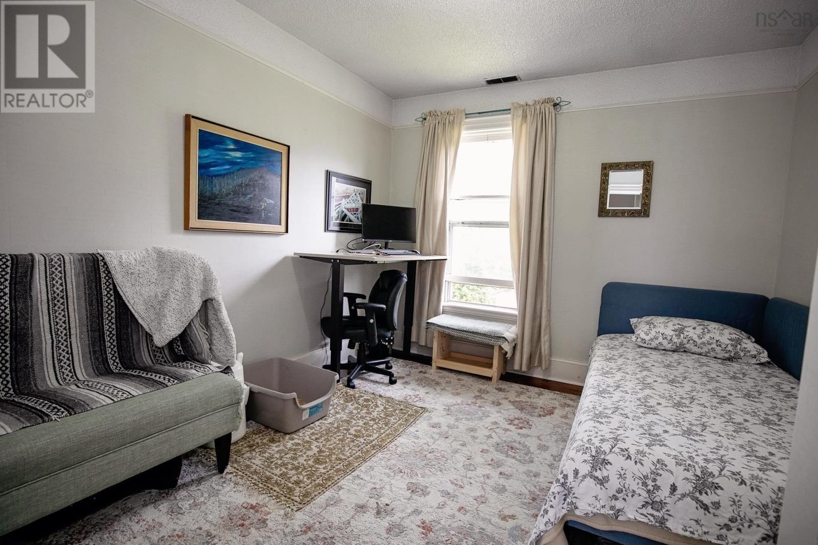 61 Victoria Street W Property Photo 32
