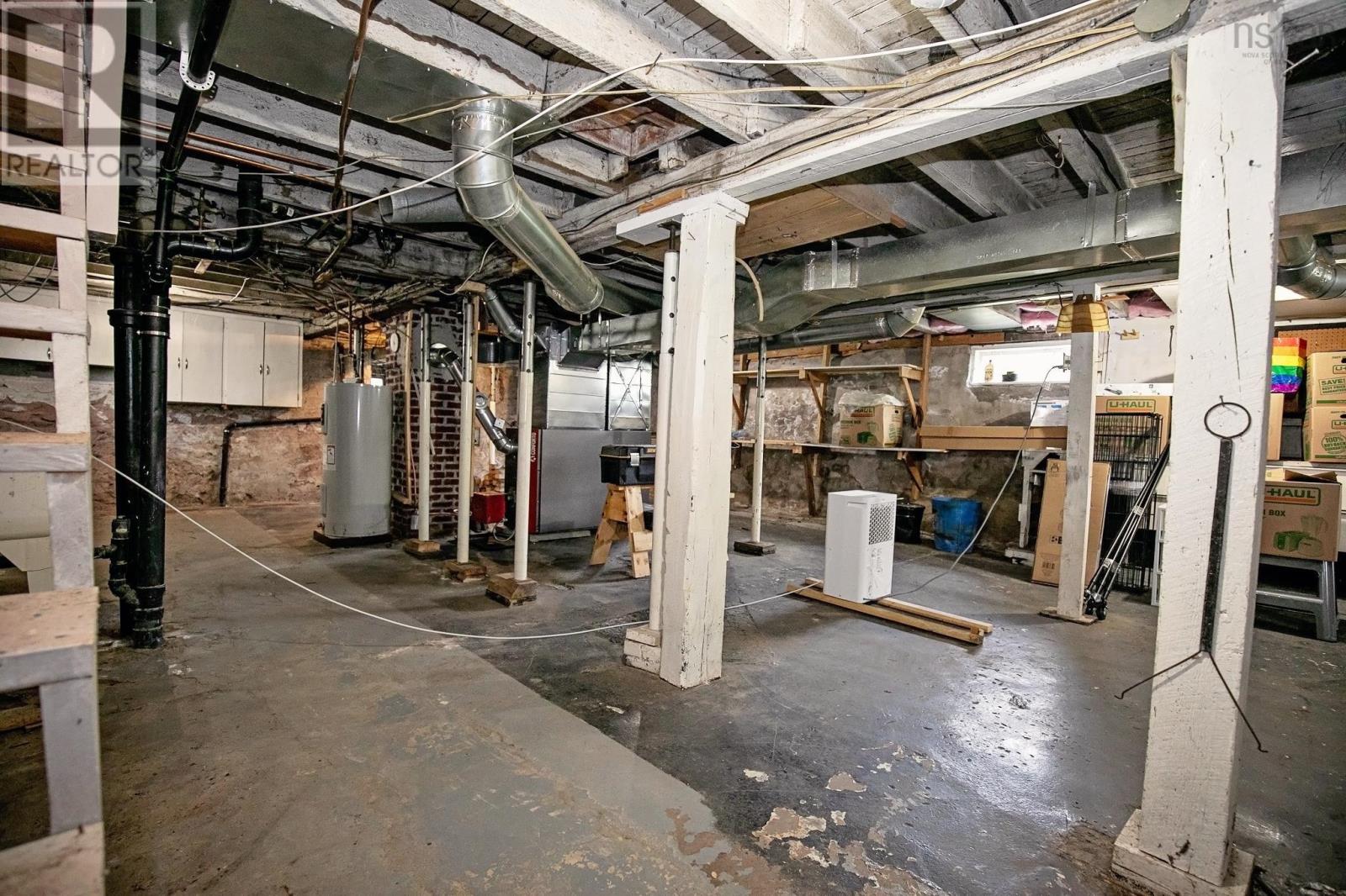 61 Victoria Street W Property Photo 39