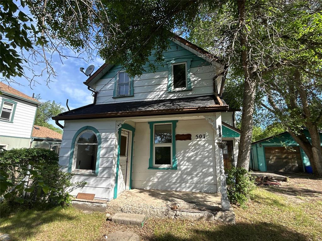 507 Railway Street Property Photo 1