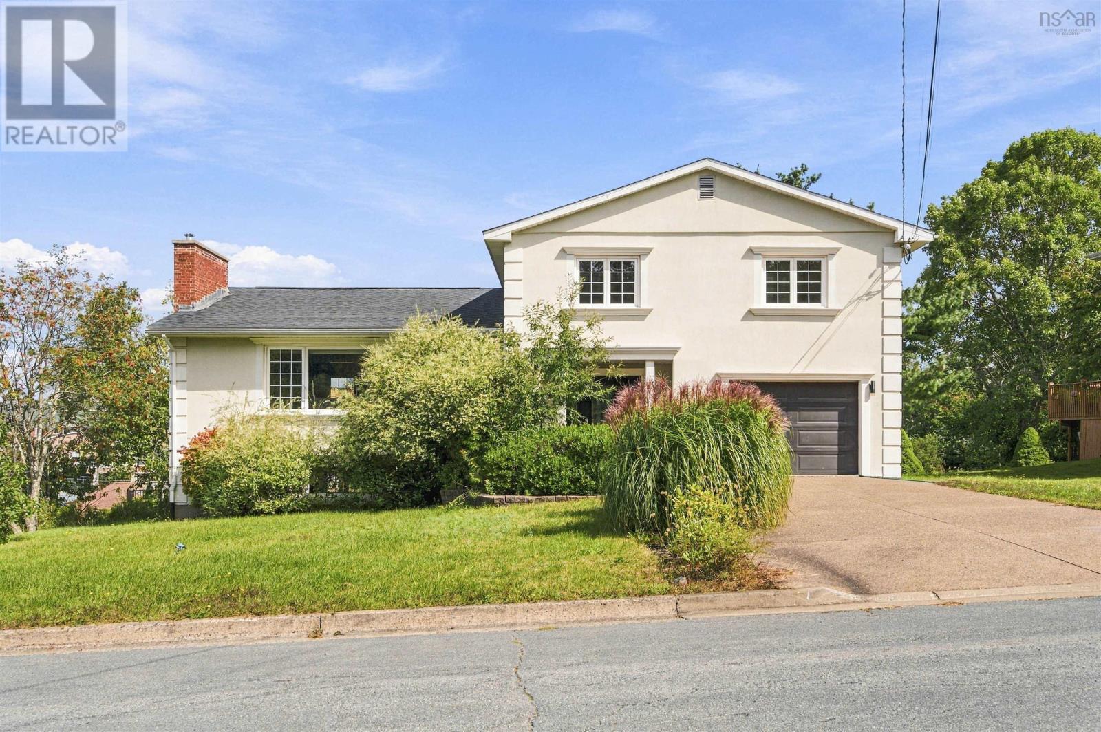 11 Laurentian Drive Property Photo 1