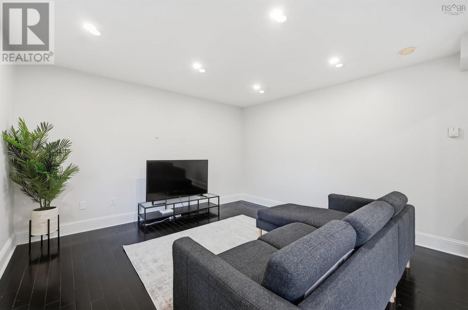 11 Laurentian Drive Property Photo 13