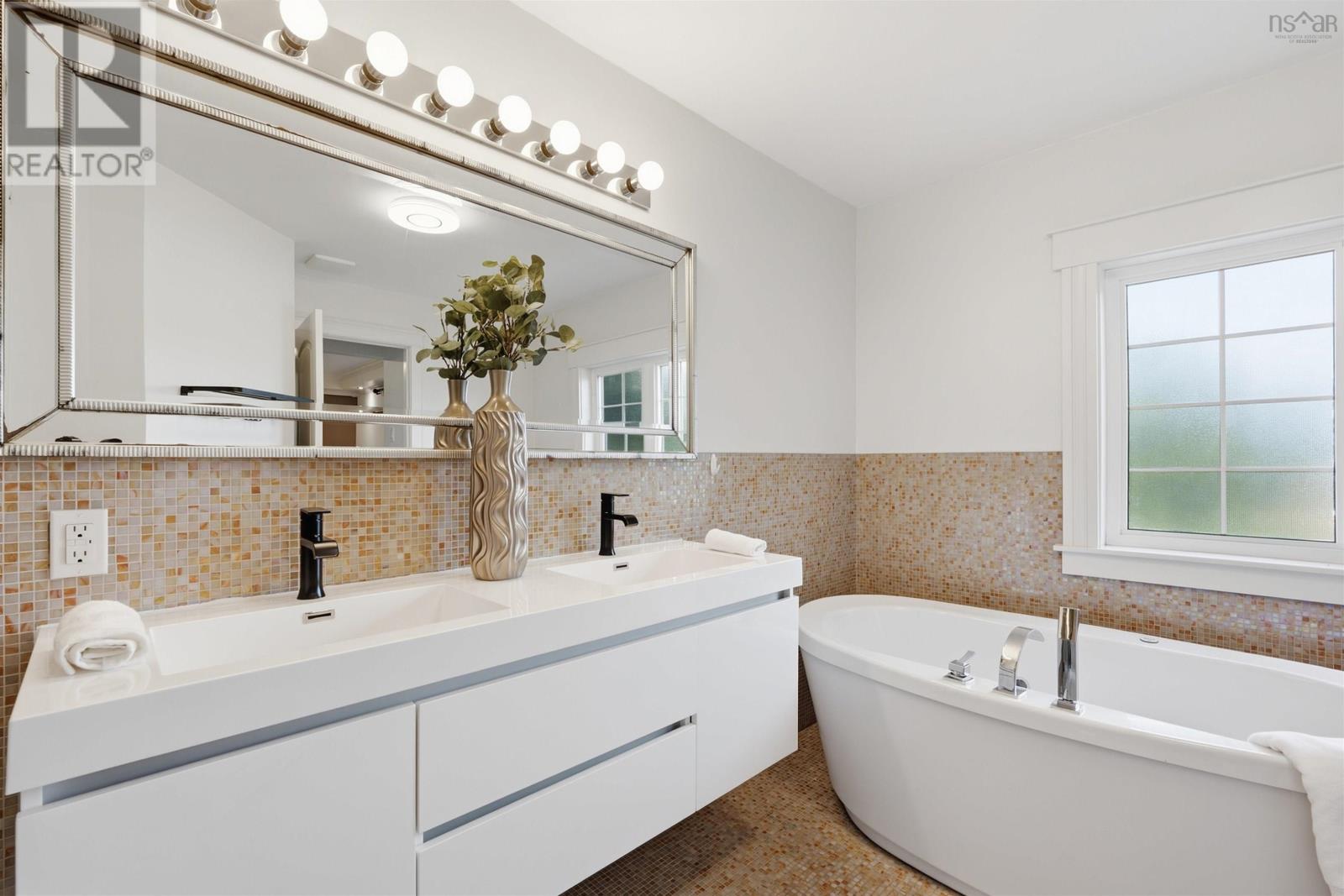 11 Laurentian Drive Property Photo 27