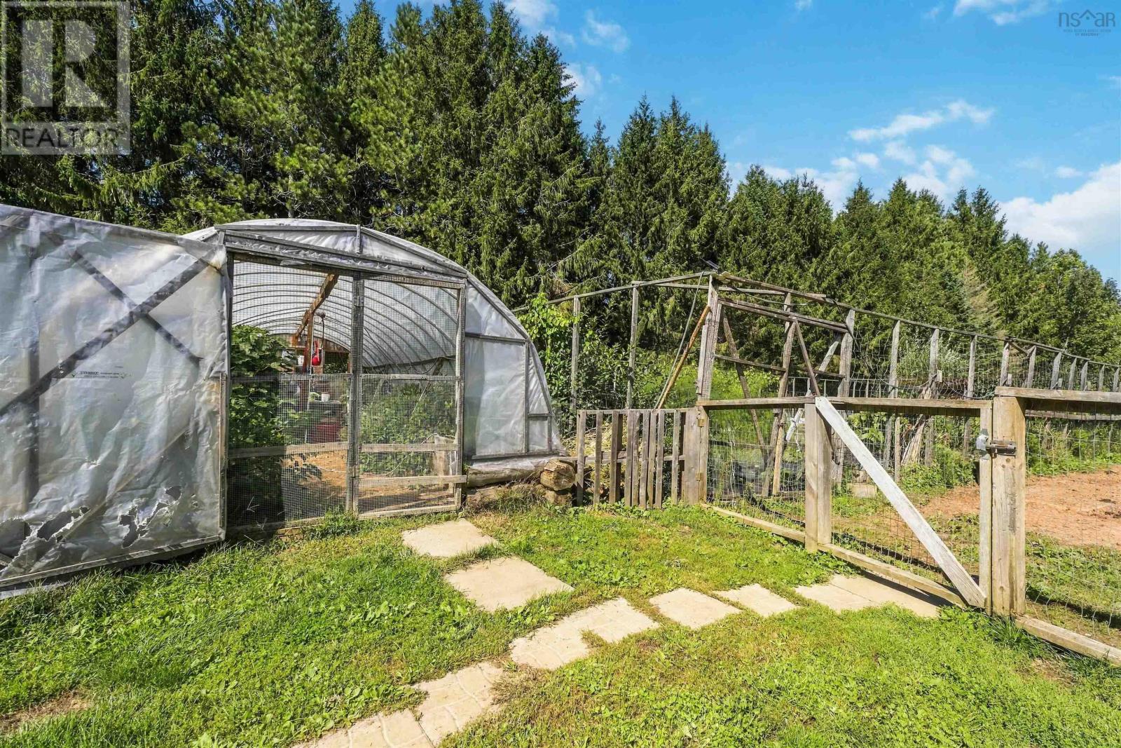 1106 Tetzlaff Road Property Photo 8