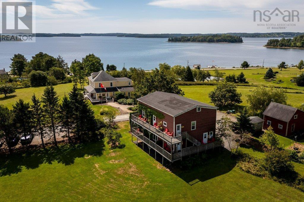 678 Oakland Road Property Photo 2