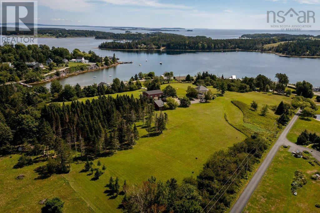 678 Oakland Road Property Photo 4