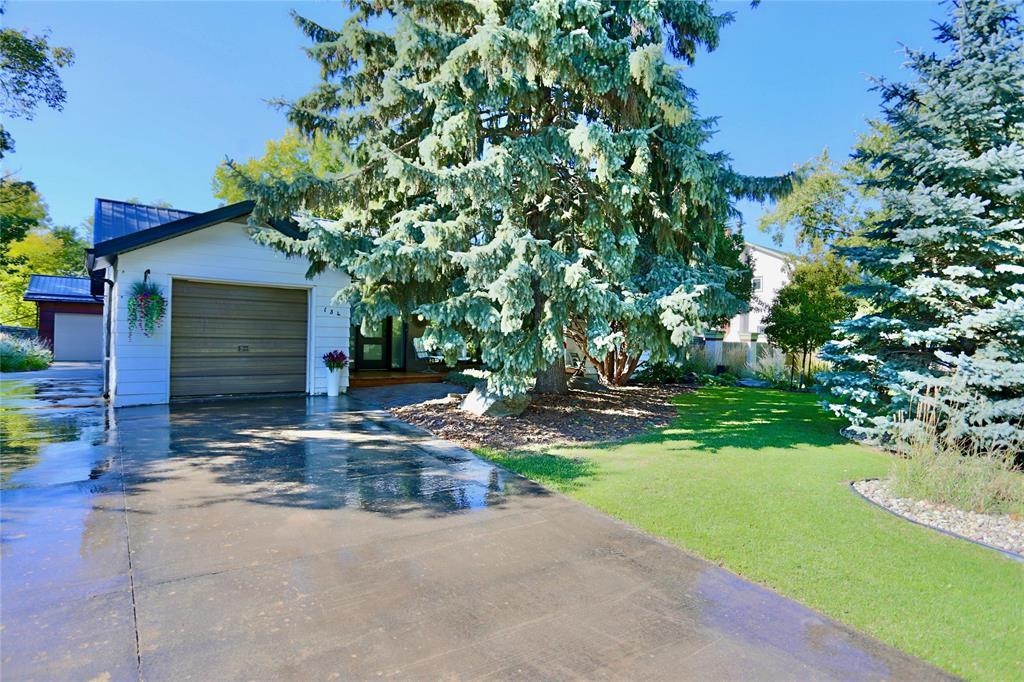 134 Sunnyside Boulevard Property Photo 1