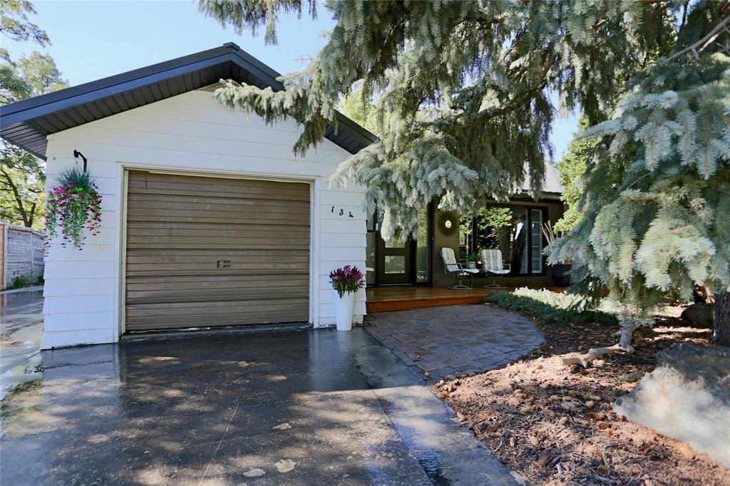 134 Sunnyside Boulevard Property Photo 2