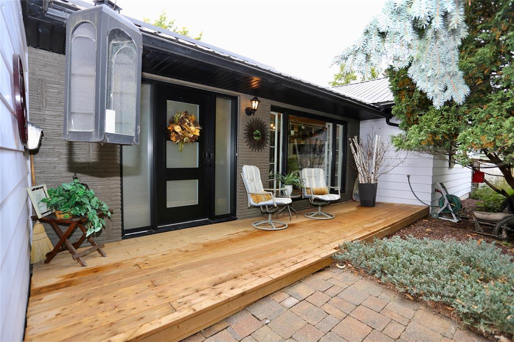 134 Sunnyside Boulevard Property Photo 3
