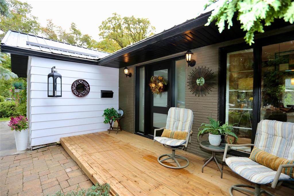 134 Sunnyside Boulevard Property Photo 4