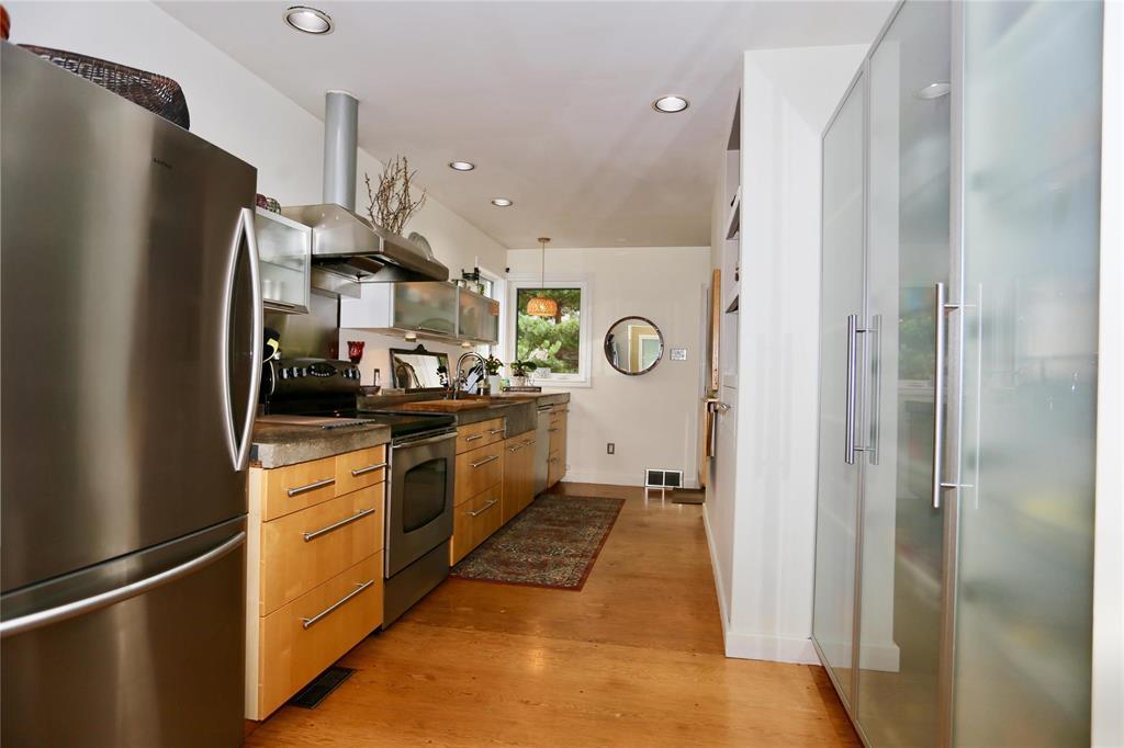 134 Sunnyside Boulevard Property Photo 7