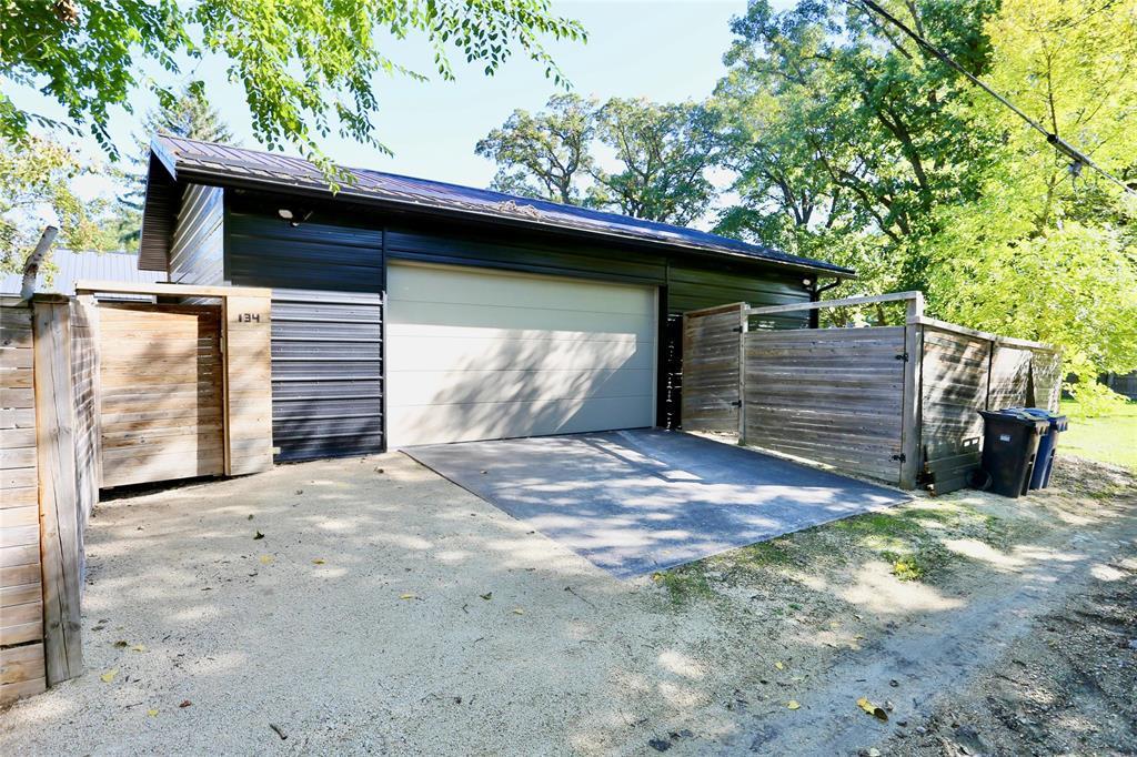 134 Sunnyside Boulevard Property Photo 41