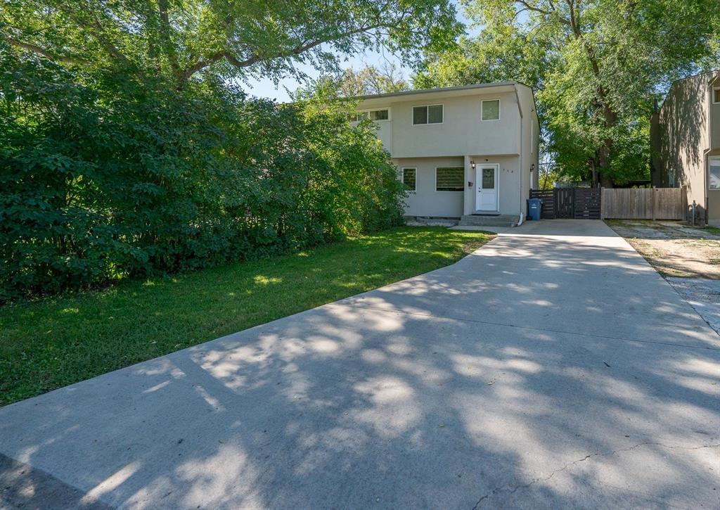 113 Berkshire Bay Property Photo 2
