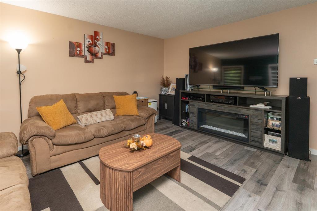 113 Berkshire Bay Property Photo 4