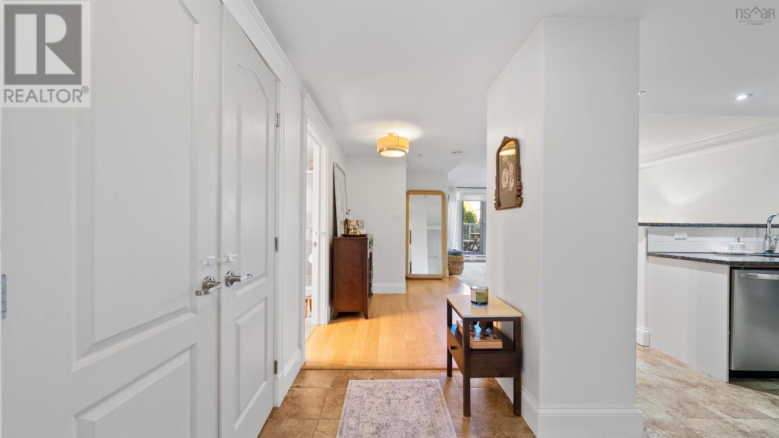 607 200 Crown Drive Property Photo 6
