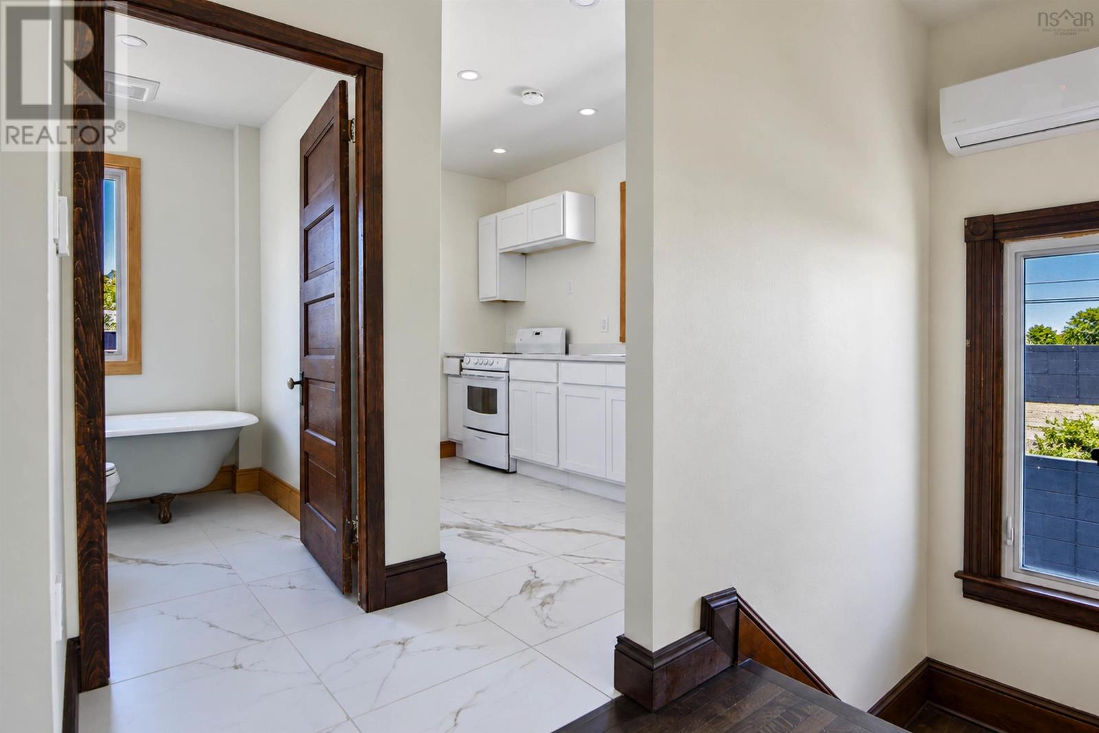 569 East River Road Property Photo 3
