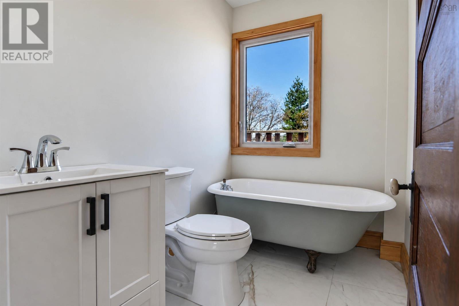 569 East River Road Property Photo 14
