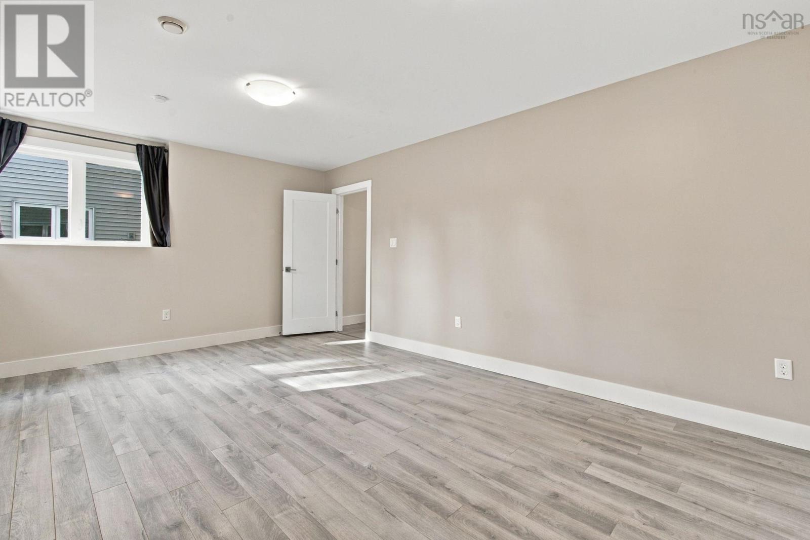 76 Tilbury Avenue Property Photo 41