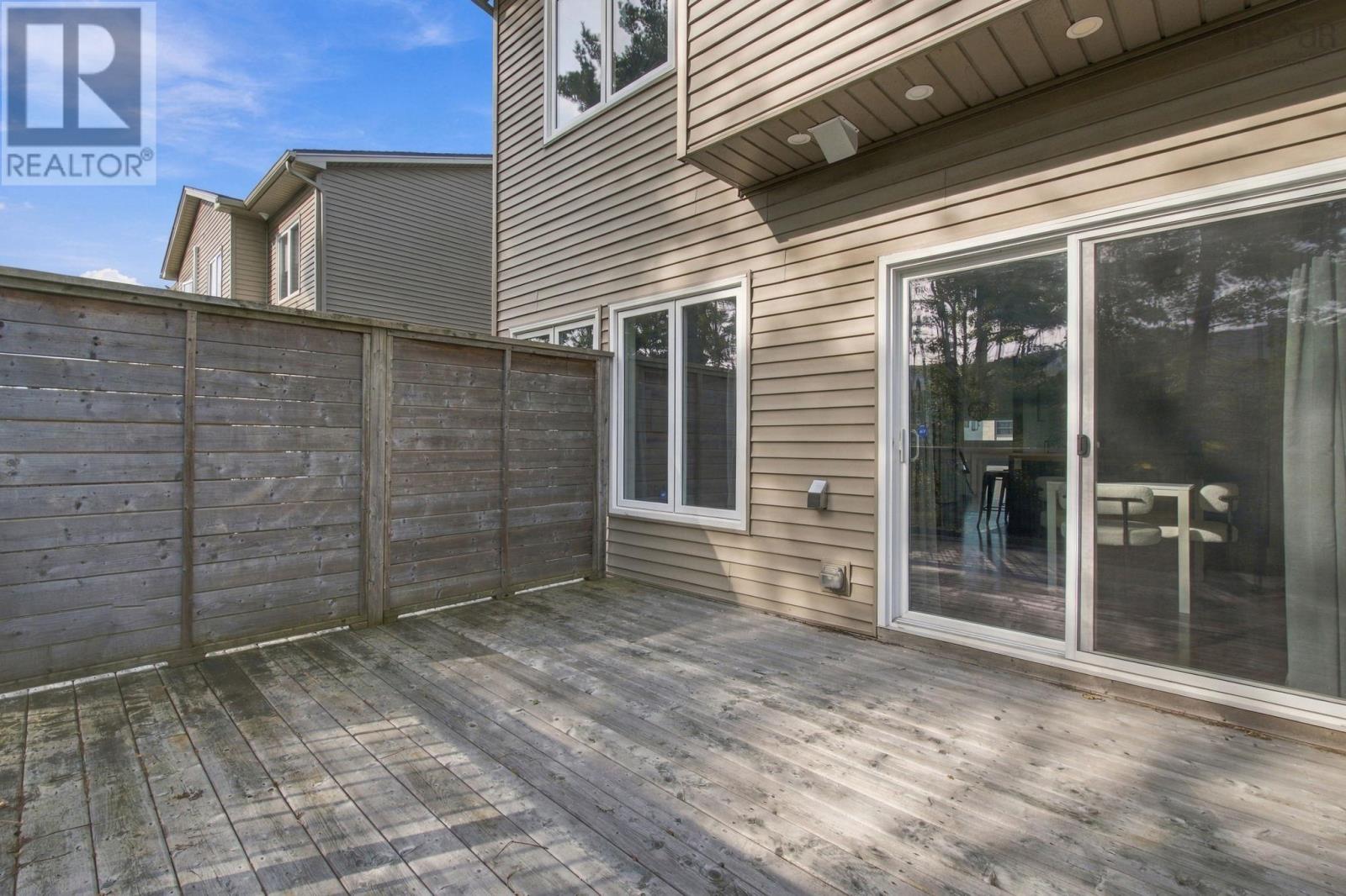 76 Tilbury Avenue Property Photo 44