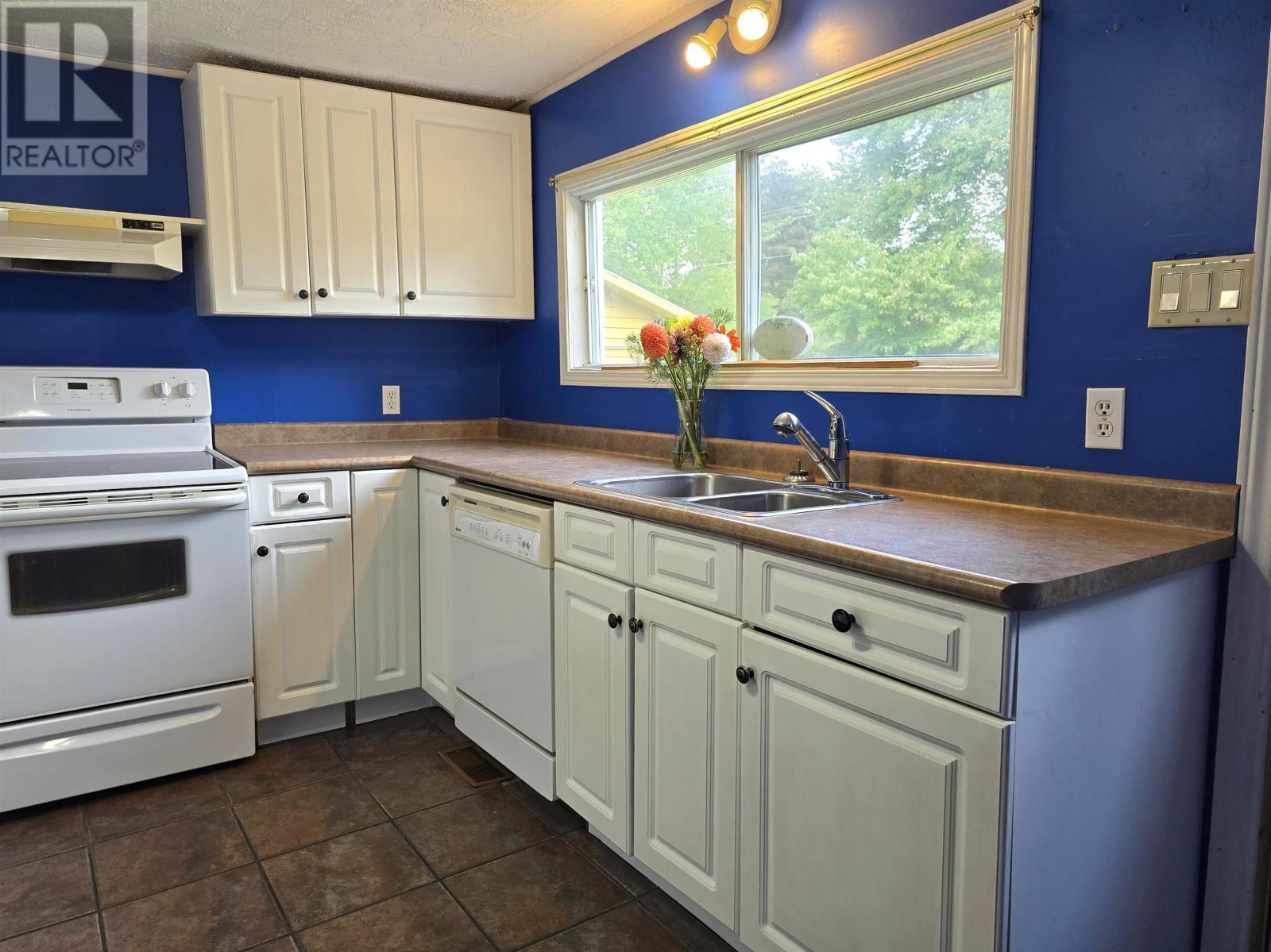 115 Starr Street Property Photo 8
