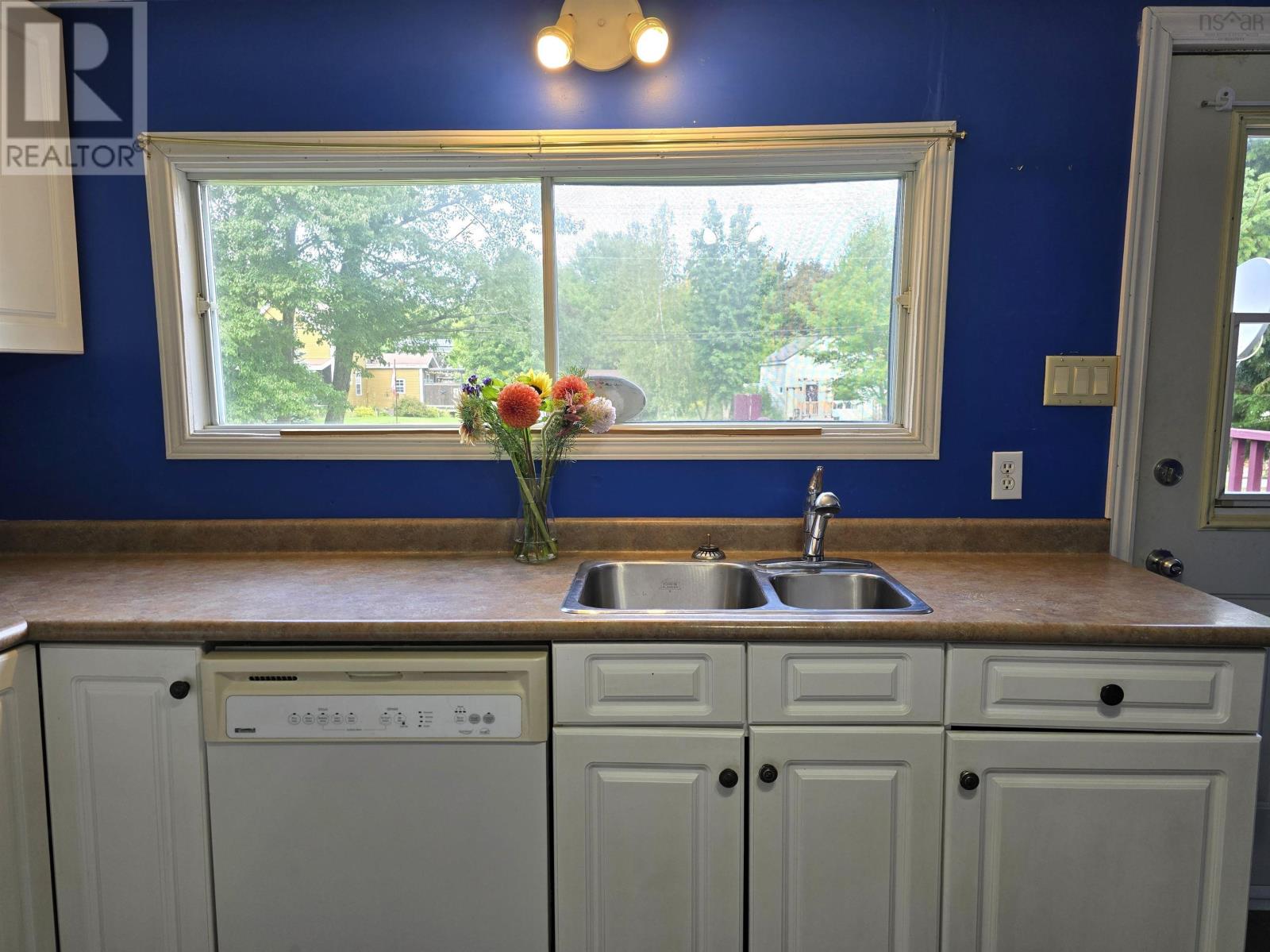 115 Starr Street Property Photo 9