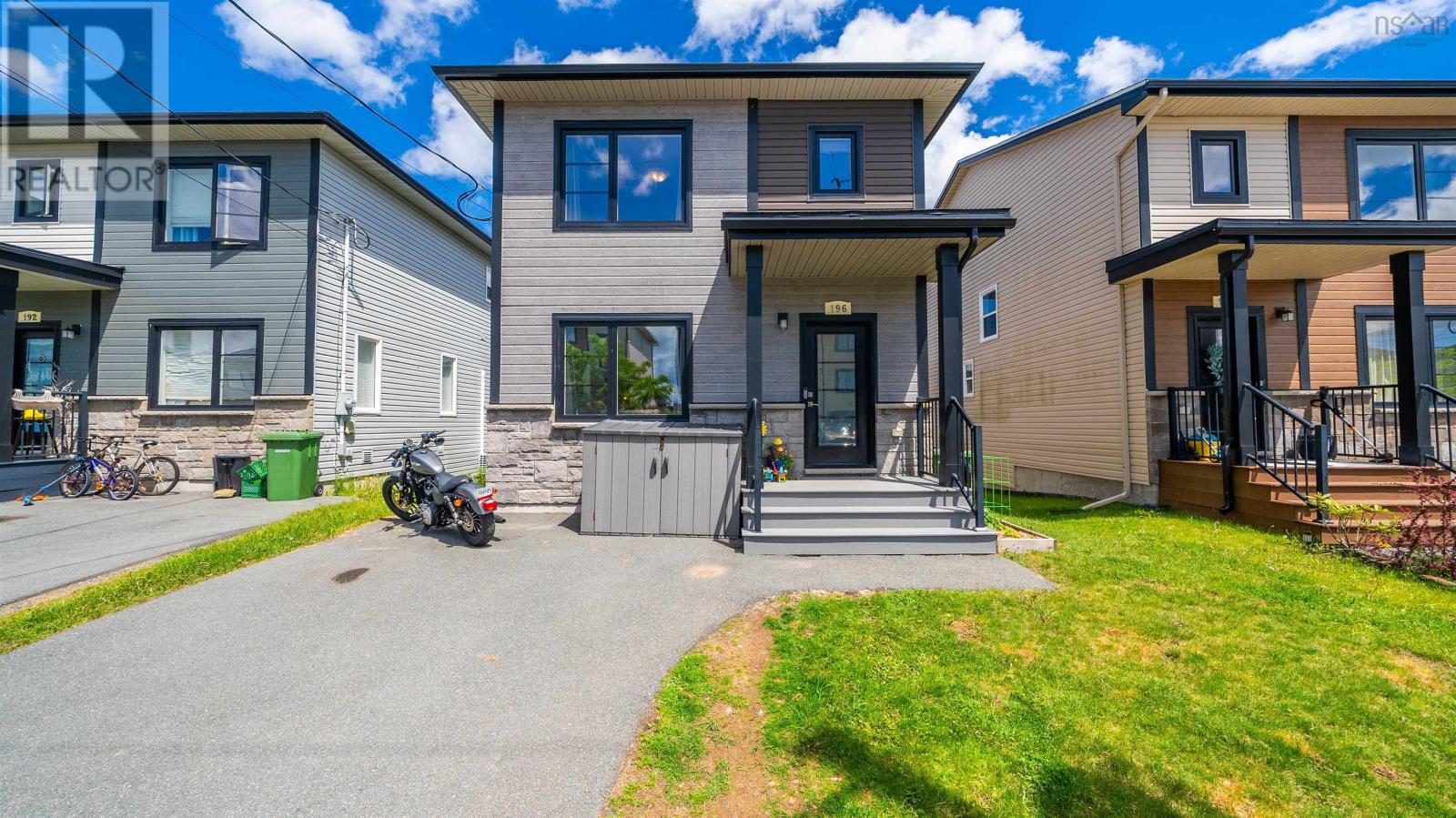 196 Titanium Crescent Property Photo 1