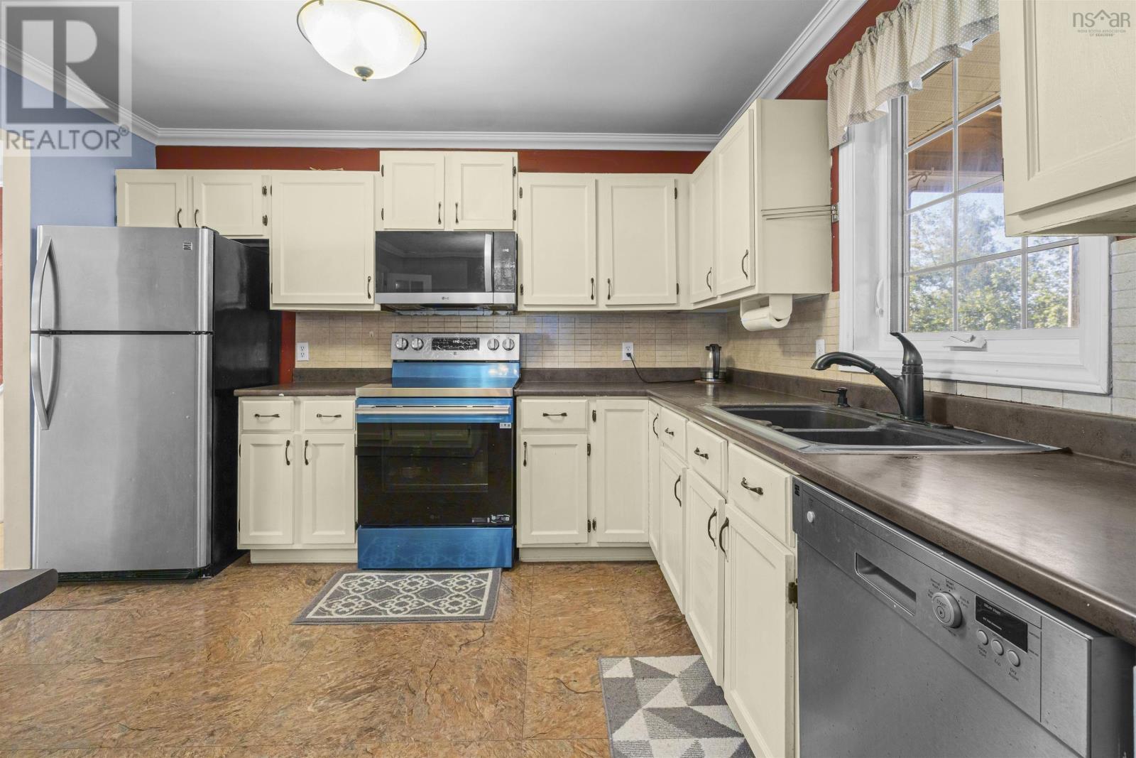 16 Rothsay Court Property Photo 6