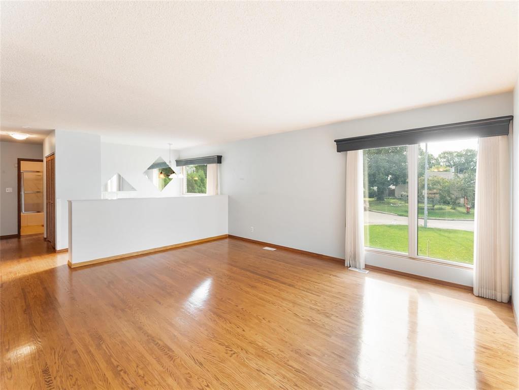 33 Parade Drive Property Photo 6