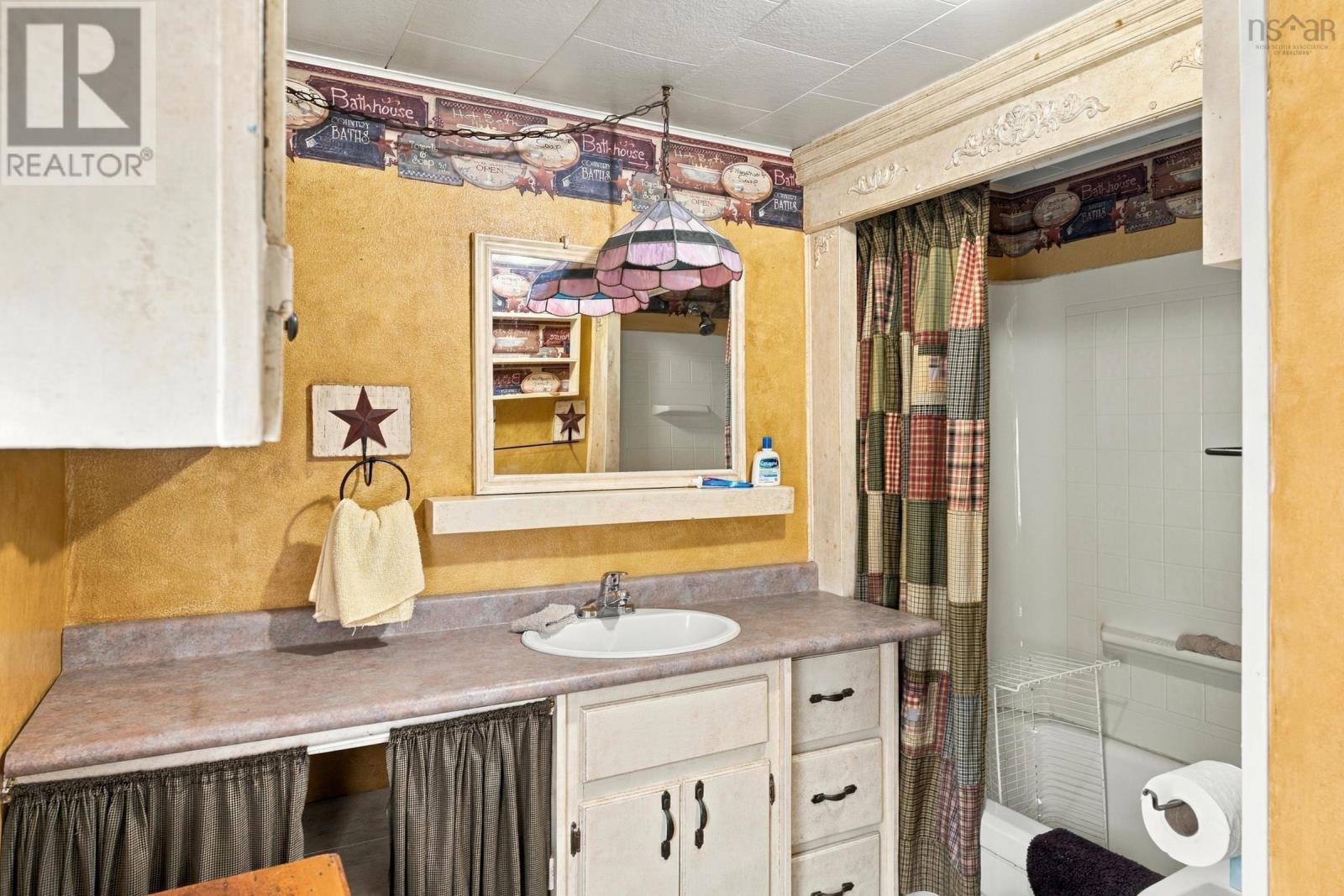 136 French Road Property Photo 18