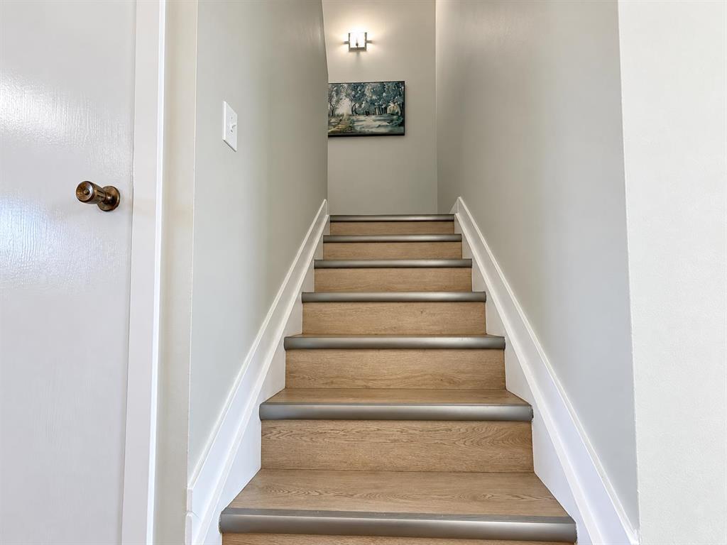 35 West Lake Crescent Property Photo 17