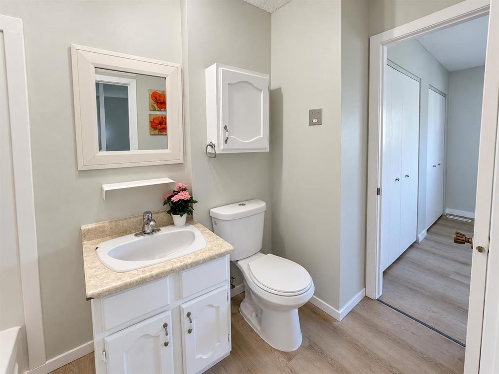 35 West Lake Crescent Property Photo 25