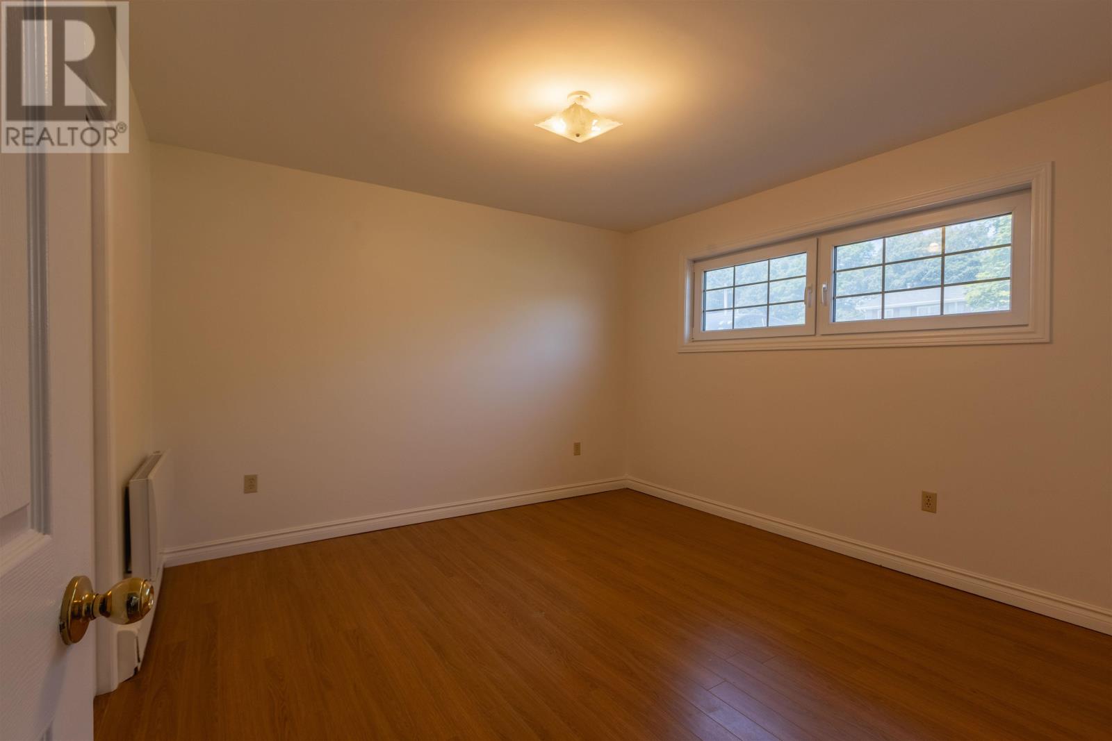 124 Westridge Crescent Property Photo 14