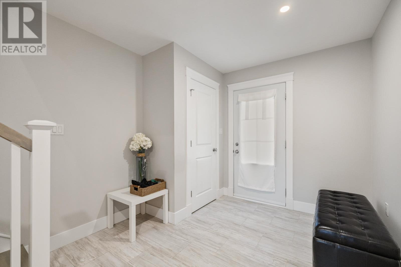 8 Harold Court Property Photo 2