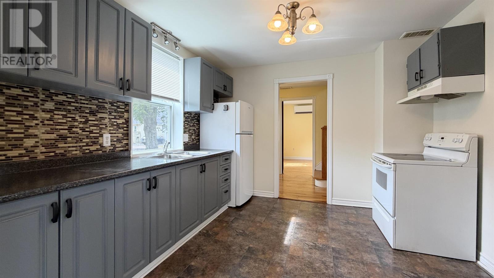 103 Russell Street Property Photo 12