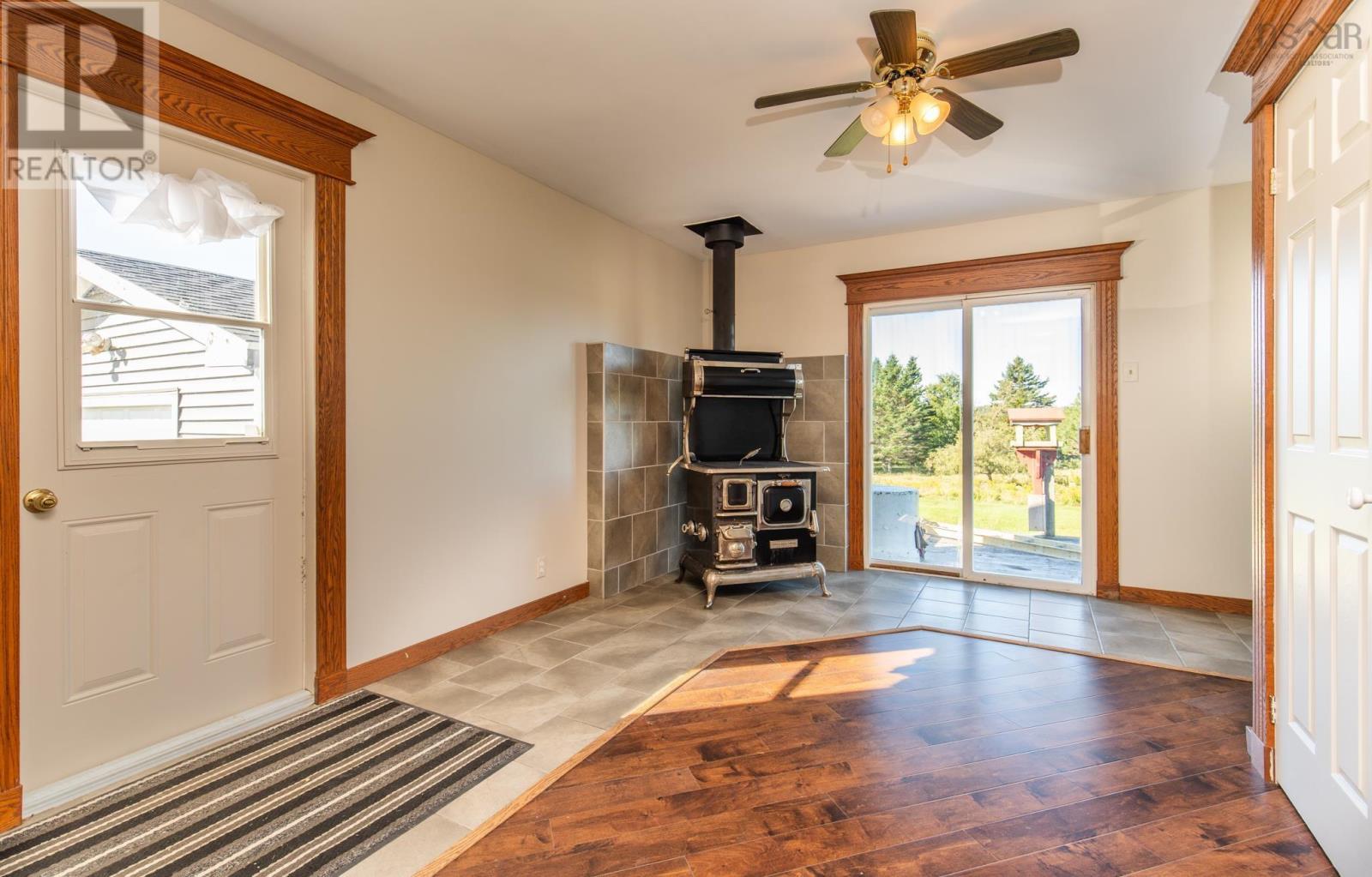 1435 Main Shore Road Property Photo 12