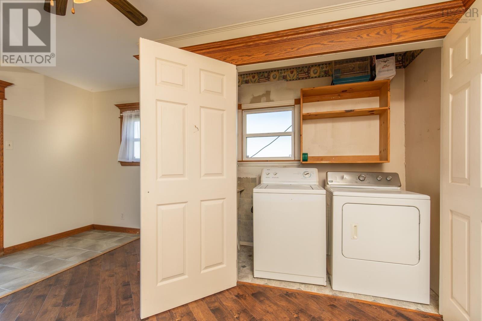 1435 Main Shore Road Property Photo 14