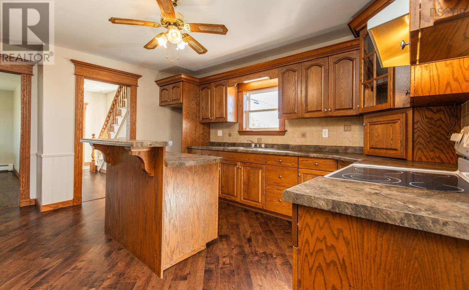 1435 Main Shore Road Property Photo 16