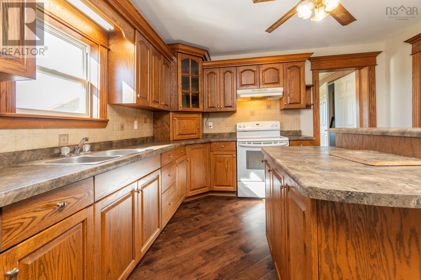 1435 Main Shore Road Property Photo 18