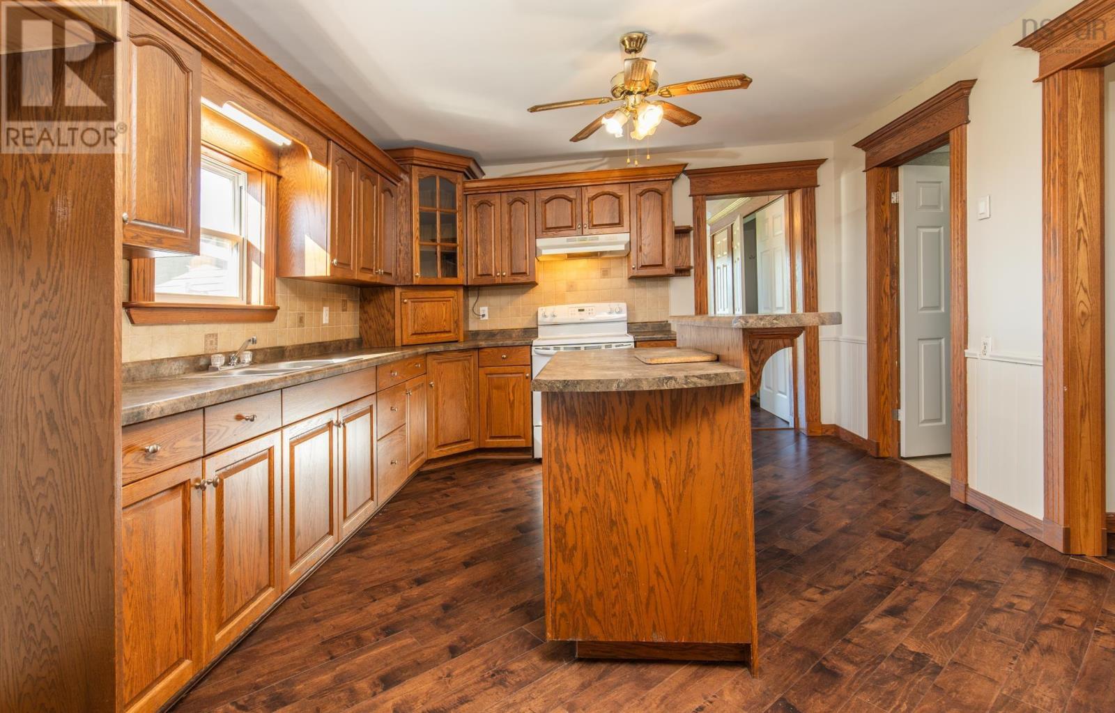 1435 Main Shore Road Property Photo 19