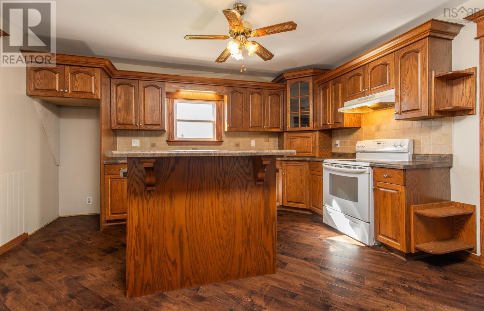 1435 Main Shore Road Property Photo 20