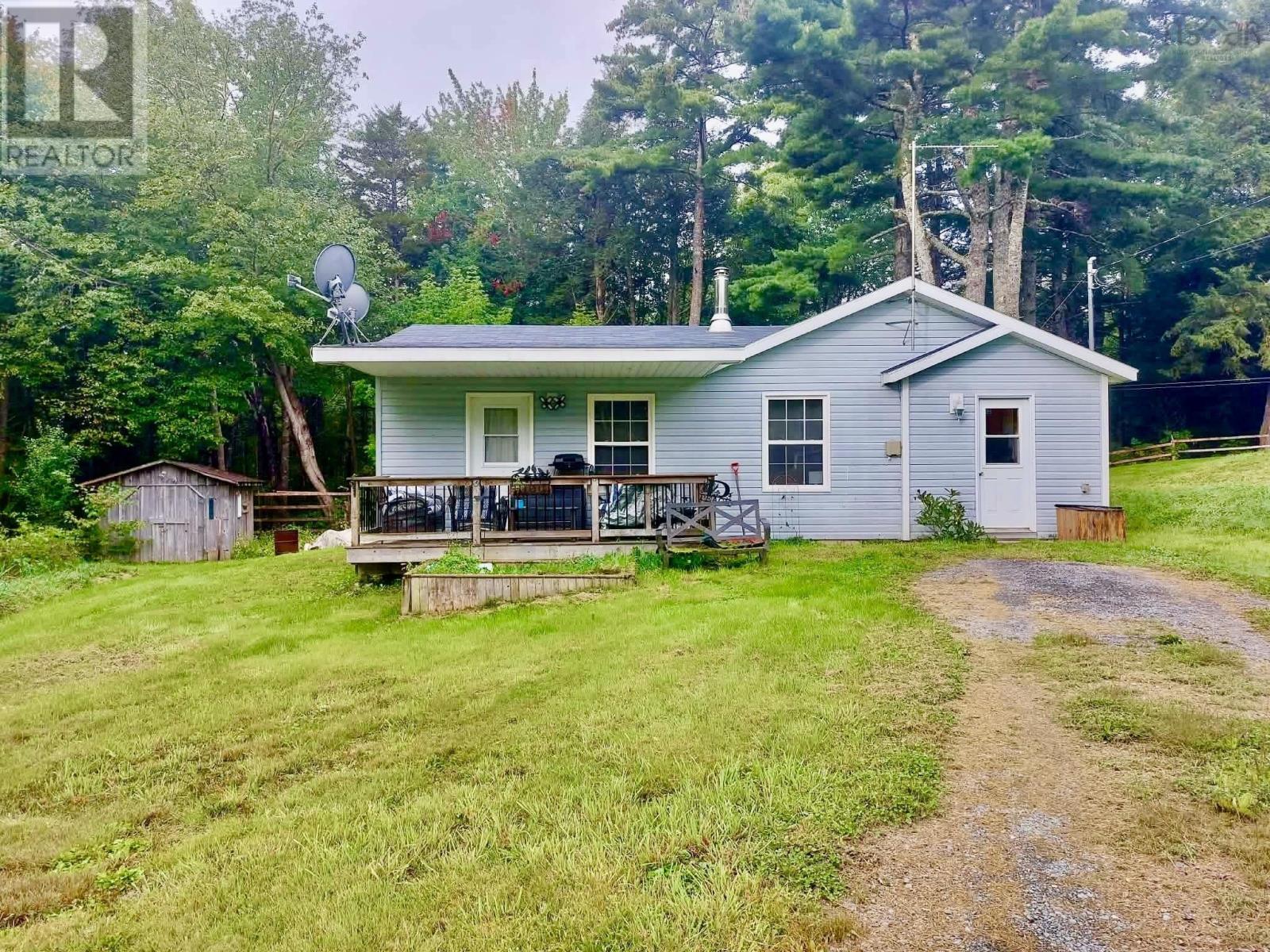 4313 Medway River Road Photo de la propriété 1
